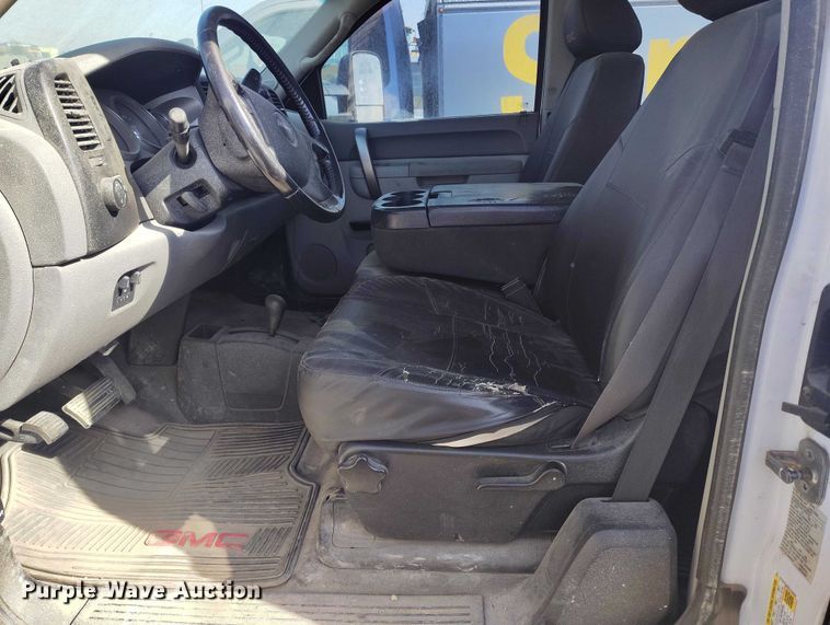 image for item ED0019 2013 GMC Sierra 2500HD Ext. Cab pickup truck