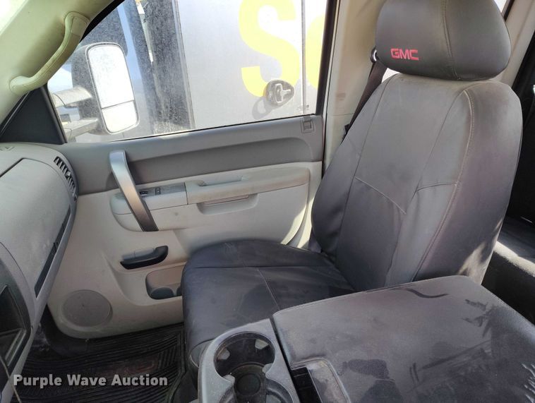 image for item ED0019 2013 GMC Sierra 2500HD Ext. Cab pickup truck