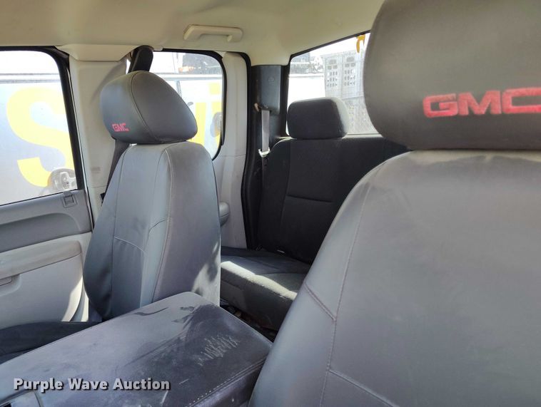 image for item ED0019 2013 GMC Sierra 2500HD Ext. Cab pickup truck