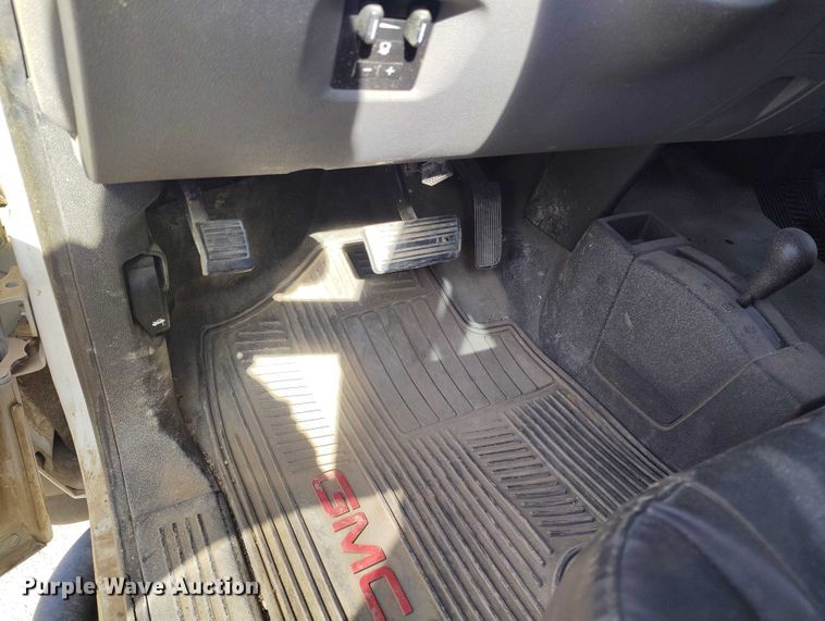 image for item ED0019 2013 GMC Sierra 2500HD Ext. Cab pickup truck