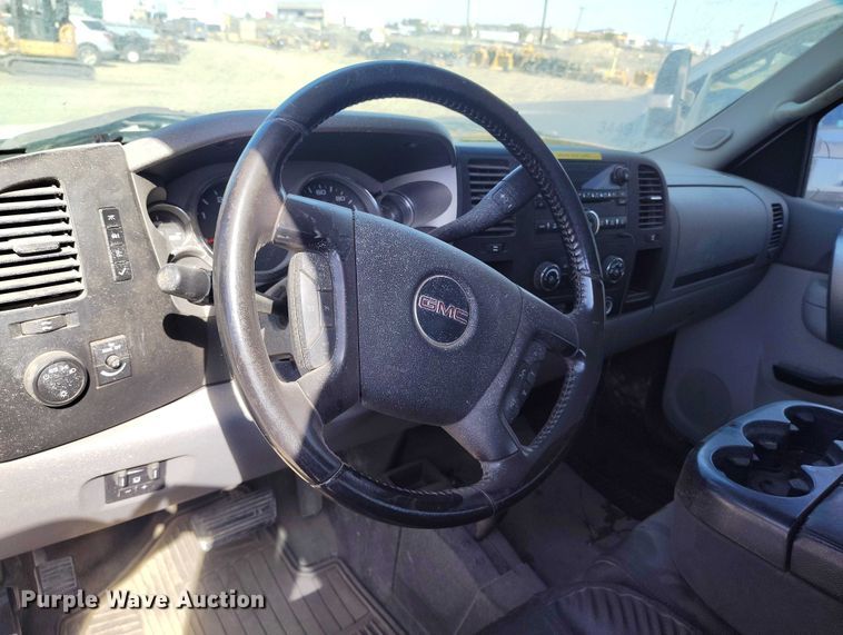image for item ED0019 2013 GMC Sierra 2500HD Ext. Cab pickup truck
