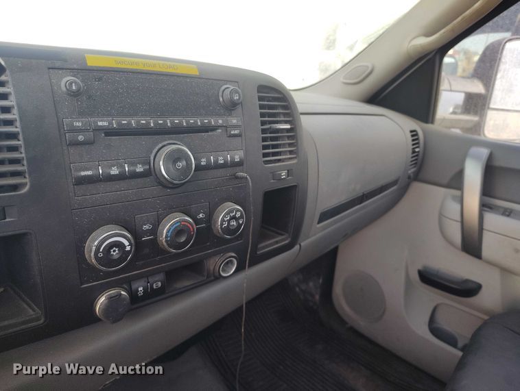 image for item ED0019 2013 GMC Sierra 2500HD Ext. Cab pickup truck