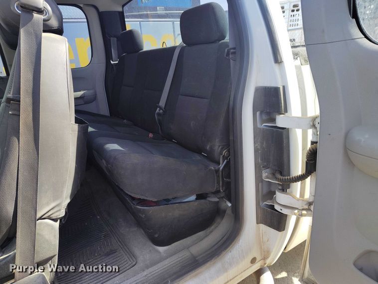 image for item ED0019 2013 GMC Sierra 2500HD Ext. Cab pickup truck