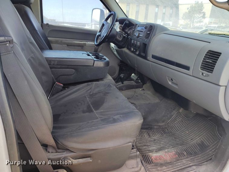 image for item ED0019 2013 GMC Sierra 2500HD Ext. Cab pickup truck