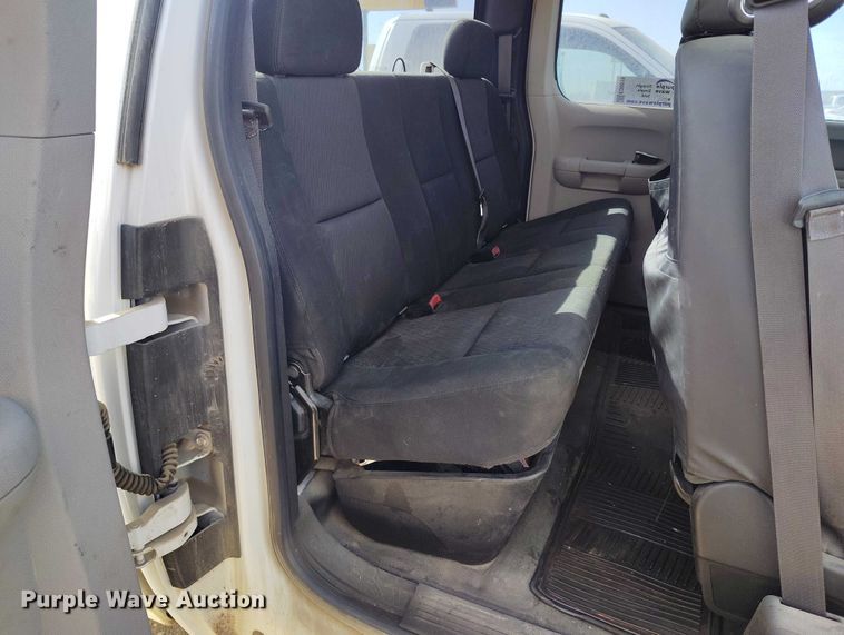 image for item ED0019 2013 GMC Sierra 2500HD Ext. Cab pickup truck