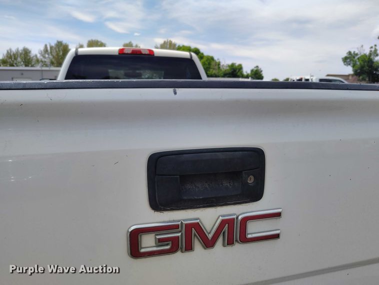 image for item ED0111 2015 GMC Sierra 2500HD pickup truck