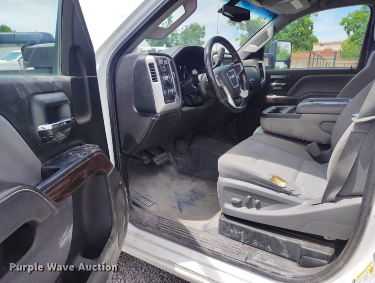 image for item ED0111 2015 GMC Sierra 2500HD pickup truck