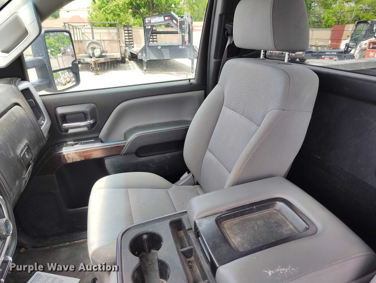 image for item ED0111 2015 GMC Sierra 2500HD pickup truck