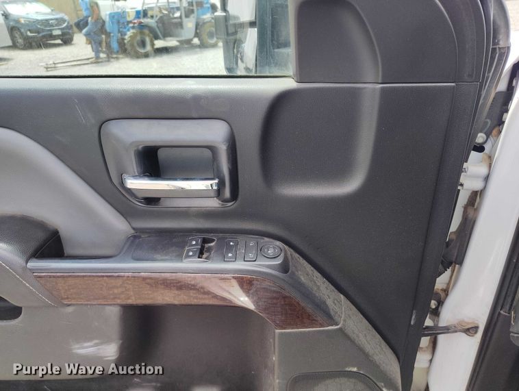 image for item ED0111 2015 GMC Sierra 2500HD pickup truck