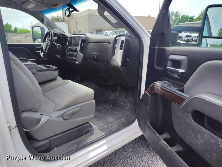 image for item ED0111 2015 GMC Sierra 2500HD pickup truck