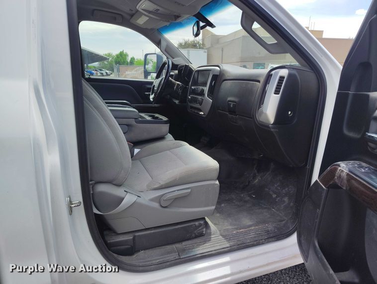 image for item ED0111 2015 GMC Sierra 2500HD pickup truck