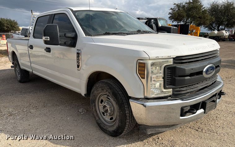 image for item ED5037 2018 Ford F250 Super Duty XL Crew Cab pickup truck