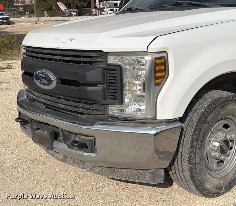 image for item ED5037 2018 Ford F250 Super Duty XL Crew Cab pickup truck