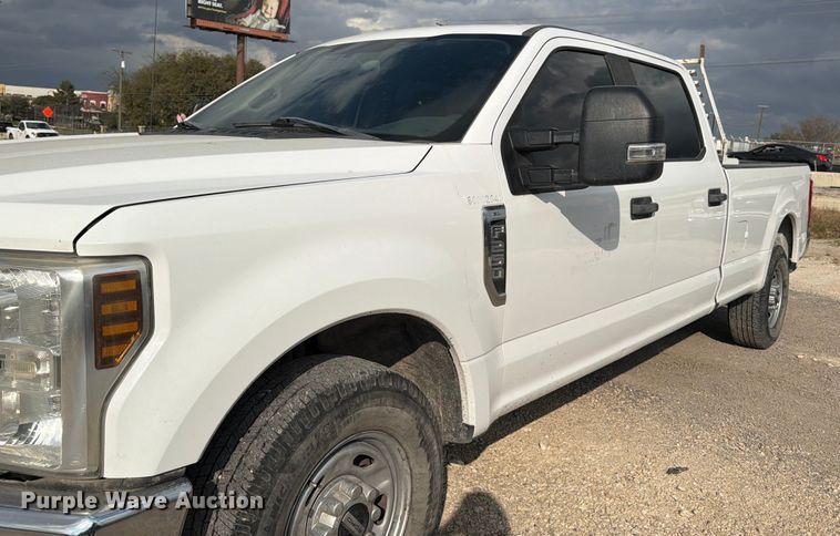 image for item ED5037 2018 Ford F250 Super Duty XL Crew Cab pickup truck