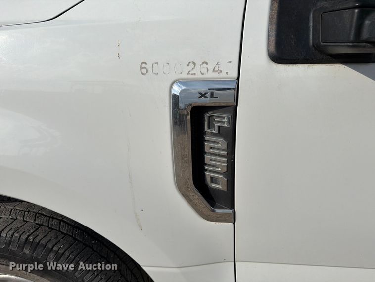 image for item ED5037 2018 Ford F250 Super Duty XL Crew Cab pickup truck