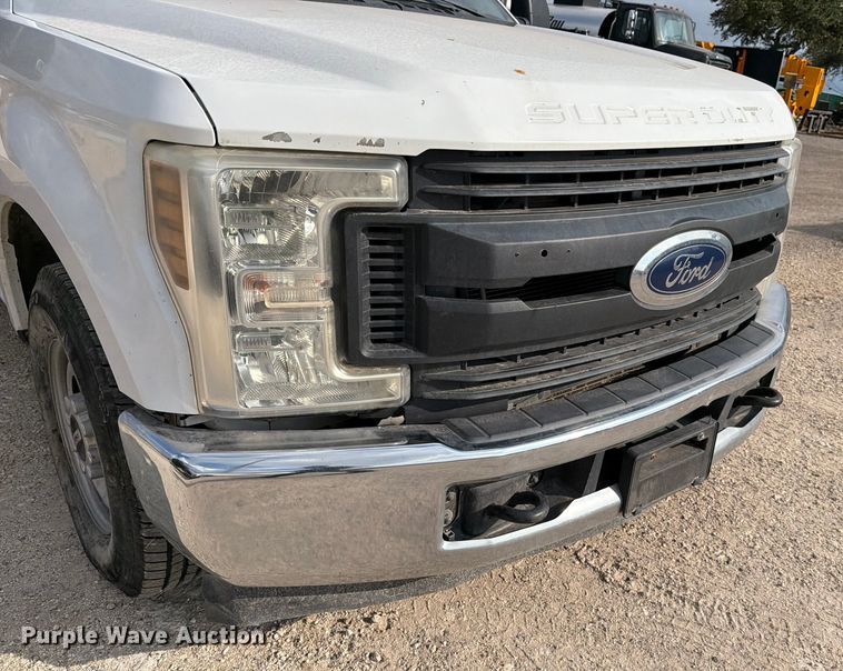 image for item ED5037 2018 Ford F250 Super Duty XL Crew Cab pickup truck