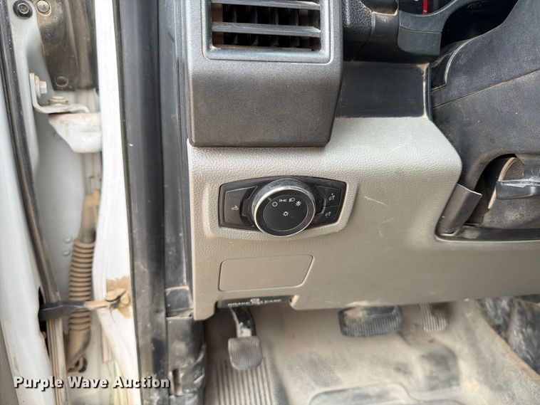 image for item ED5037 2018 Ford F250 Super Duty XL Crew Cab pickup truck