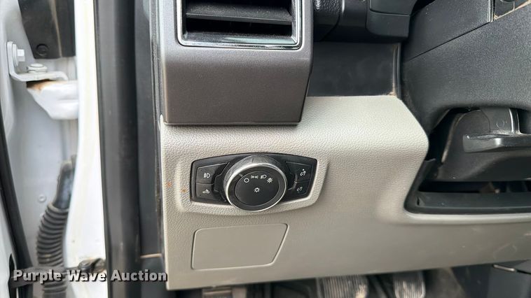 image for item ED5038 2017 Ford F150 XLT SuperCrew pickup truck