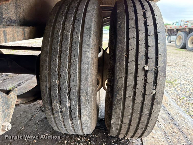 image for item ED5223 2018 Top Hat GN240-25X8.5-24E-F flatbed trailer