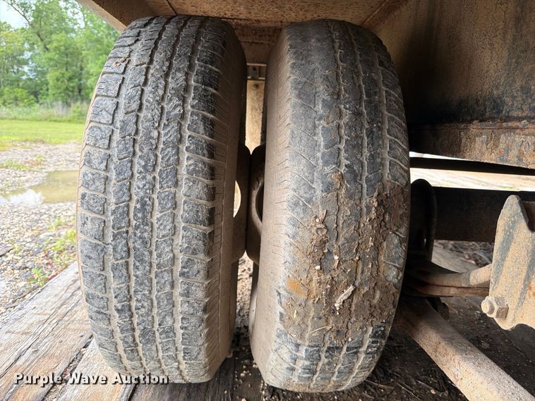 image for item ED5223 2018 Top Hat GN240-25X8.5-24E-F flatbed trailer