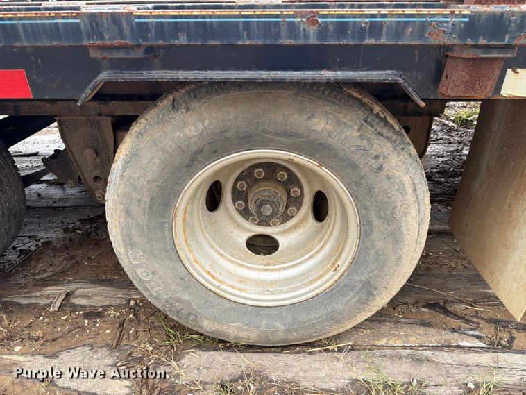 image for item ED5223 2018 Top Hat GN240-25X8.5-24E-F flatbed trailer
