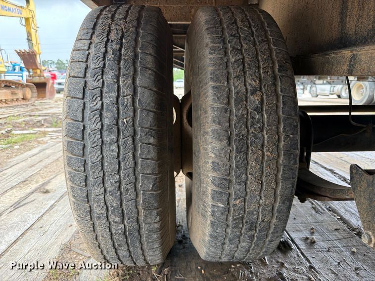 image for item ED5223 2018 Top Hat GN240-25X8.5-24E-F flatbed trailer