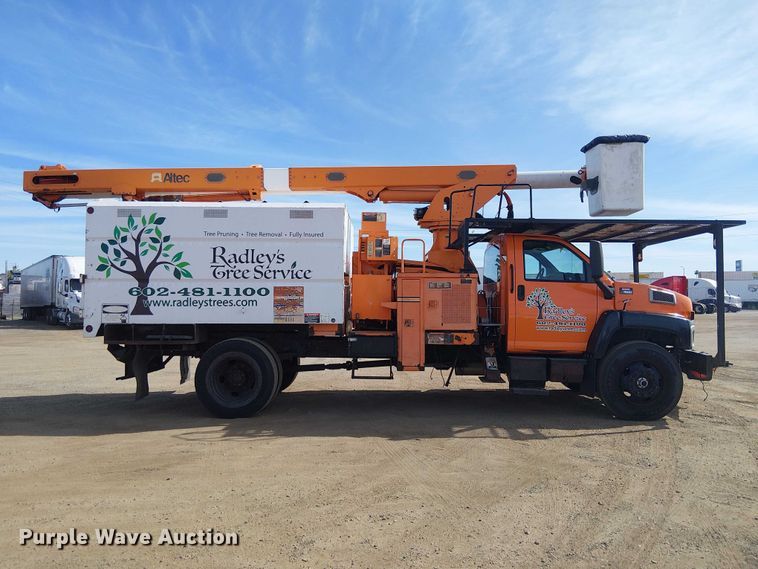image for item EE5317 2008 GMC C7500 forestry bucket truck