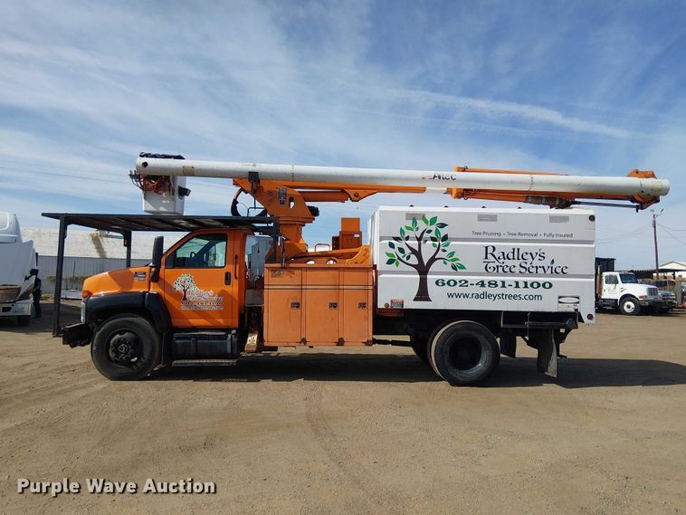 image for item EE5317 2008 GMC C7500 forestry bucket truck