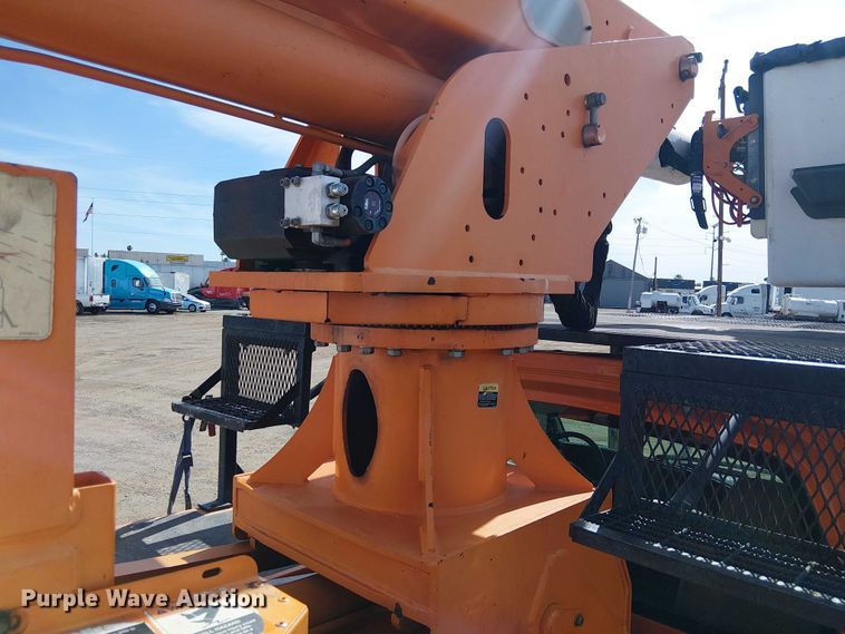 image for item EE5317 2008 GMC C7500 forestry bucket truck