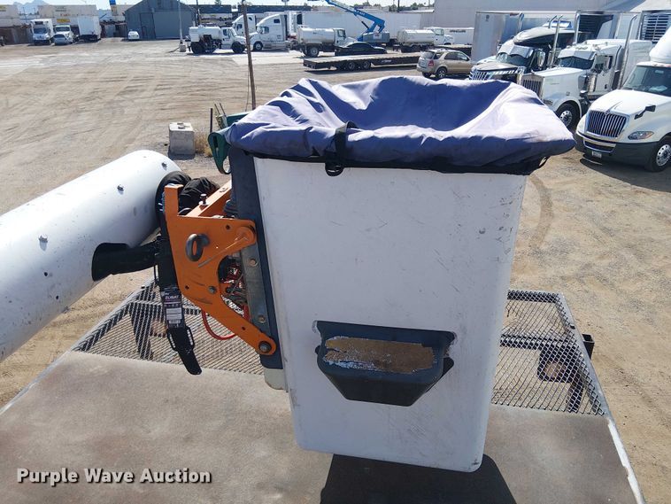 image for item EE5317 2008 GMC C7500 forestry bucket truck
