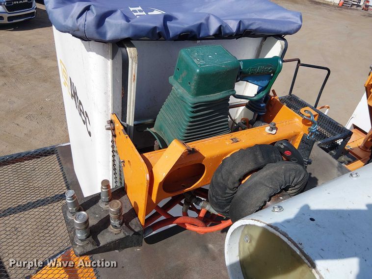 image for item EE5317 2008 GMC C7500 forestry bucket truck