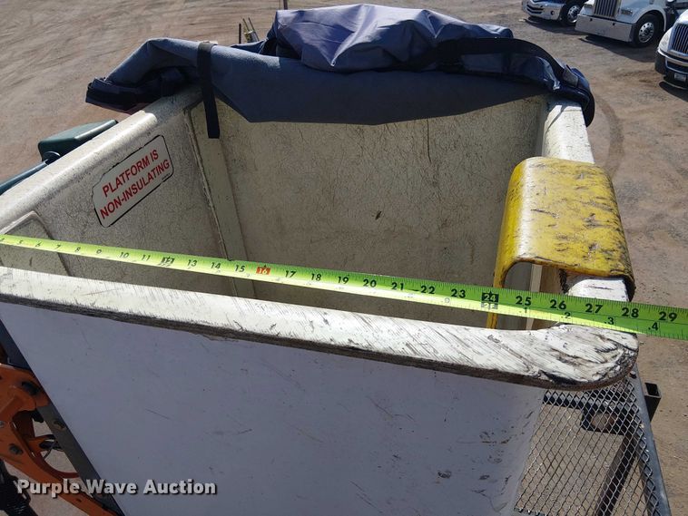 image for item EE5317 2008 GMC C7500 forestry bucket truck