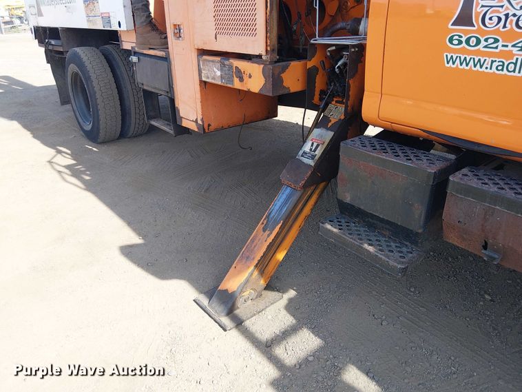 image for item EE5317 2008 GMC C7500 forestry bucket truck