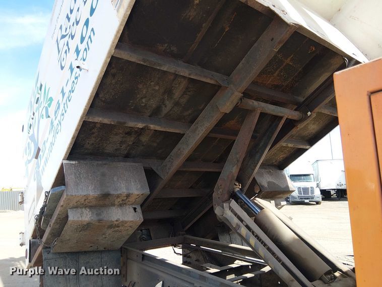 image for item EE5317 2008 GMC C7500 forestry bucket truck