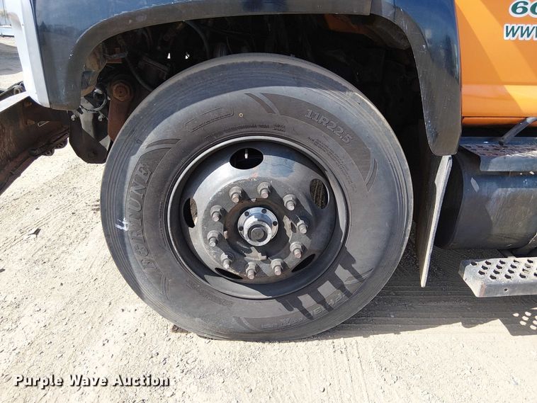 image for item EE5317 2008 GMC C7500 forestry bucket truck