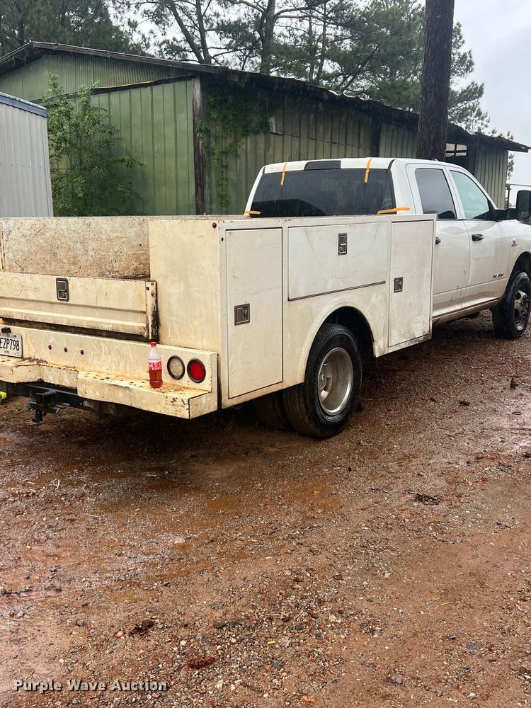 image for item EF1065 2019 RAM 3500 Crew Cab utility / service truck