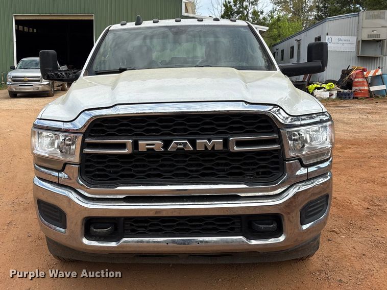 image for item EF1065 2019 RAM 3500 Crew Cab utility / service truck