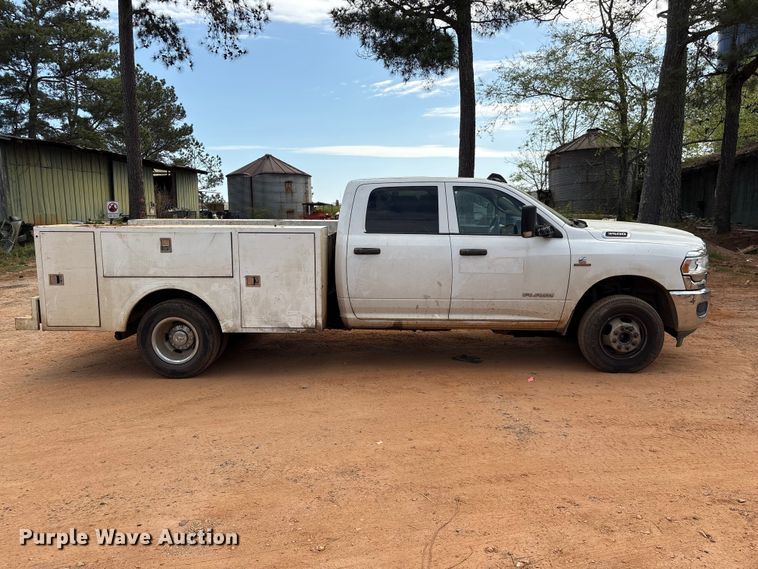 image for item EF1065 2019 RAM 3500 Crew Cab utility / service truck