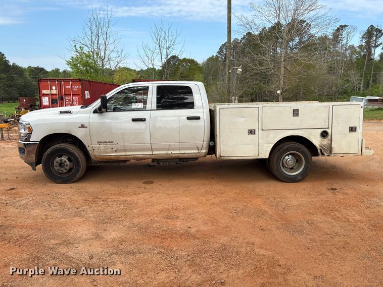 image for item EF1065 2019 RAM 3500 Crew Cab utility / service truck