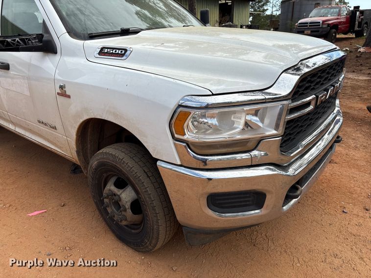 image for item EF1065 2019 RAM 3500 Crew Cab utility / service truck