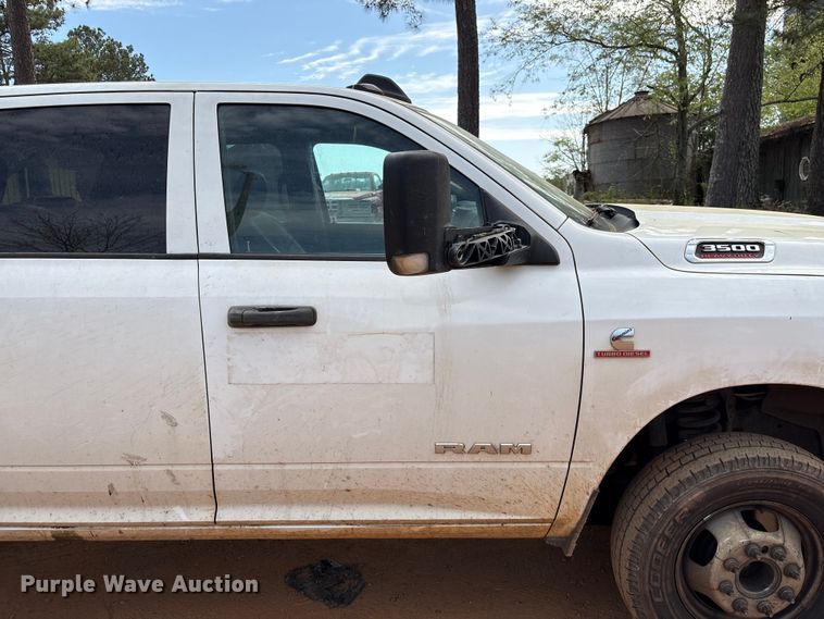 image for item EF1065 2019 RAM 3500 Crew Cab utility / service truck