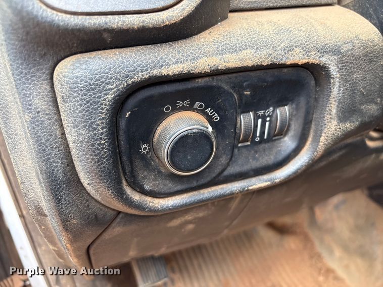 image for item EF1065 2019 RAM 3500 Crew Cab utility / service truck