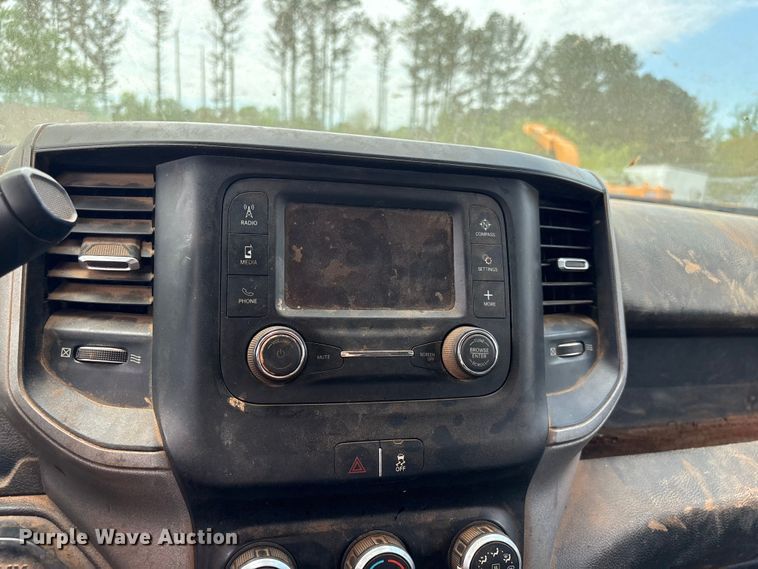 image for item EF1065 2019 RAM 3500 Crew Cab utility / service truck
