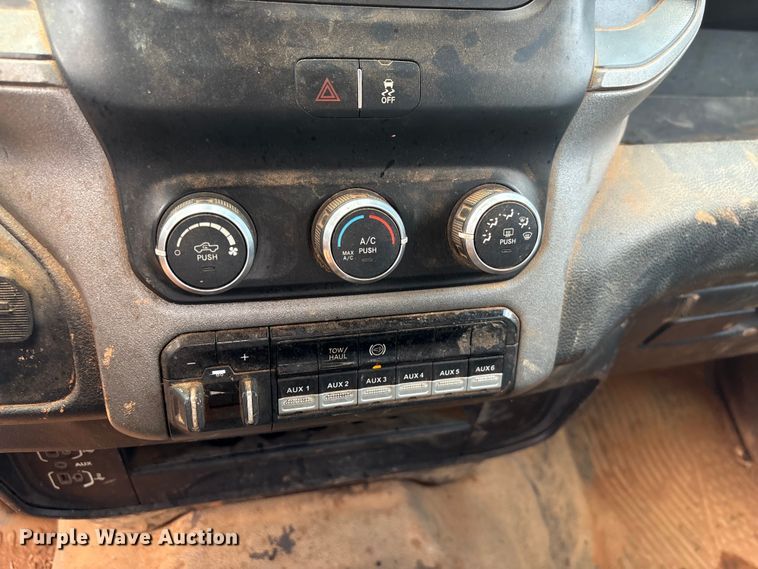 image for item EF1065 2019 RAM 3500 Crew Cab utility / service truck
