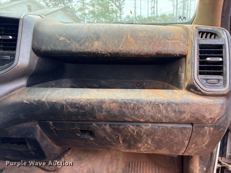image for item EF1065 2019 RAM 3500 Crew Cab utility / service truck