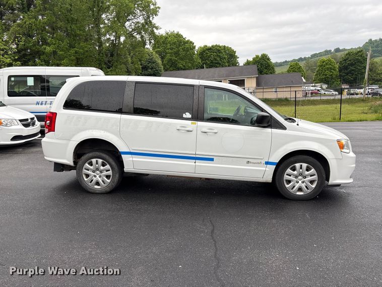 image for item EF1153 2016 Dodge Grand Caravan van