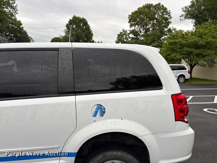 image for item EF1153 2016 Dodge Grand Caravan van