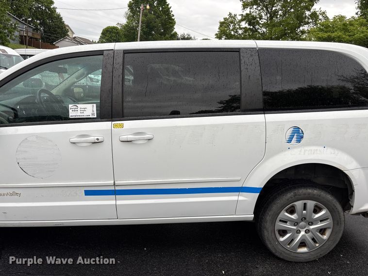 image for item EF1153 2016 Dodge Grand Caravan van