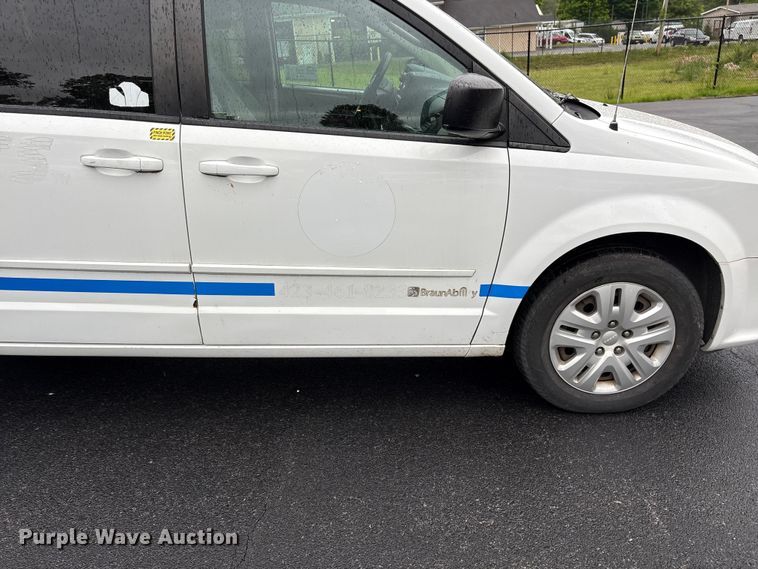image for item EF1153 2016 Dodge Grand Caravan van