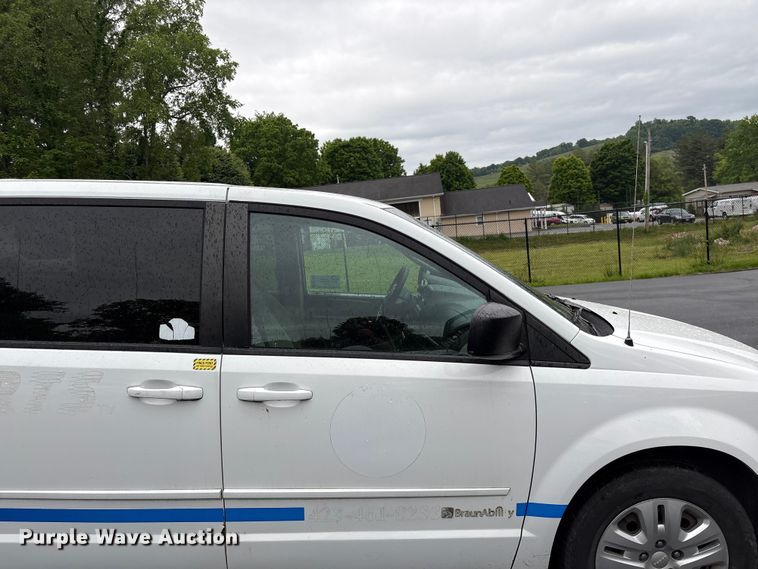 image for item EF1153 2016 Dodge Grand Caravan van